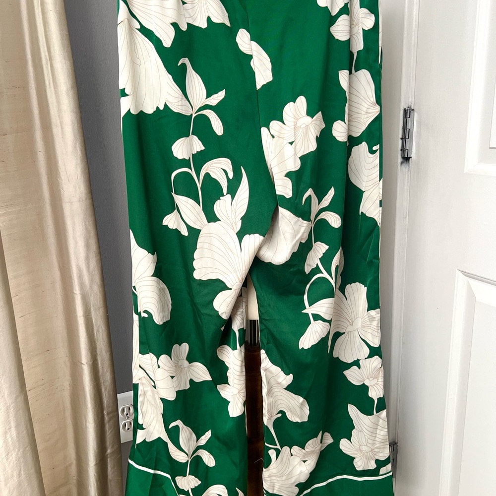 H&M Green Pants with White Leaf Pattern - Picture 5 of 12